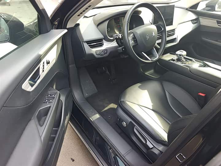 Фото 16 - Hongqi E-QM5