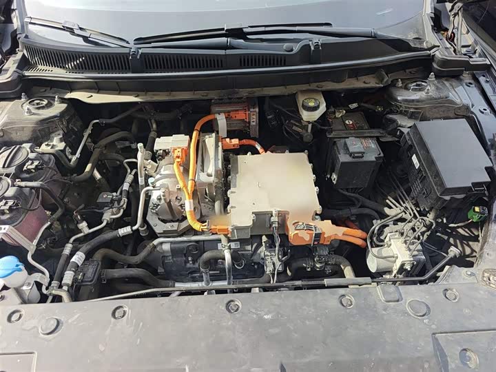 Фото 20 - Hongqi E-QM5