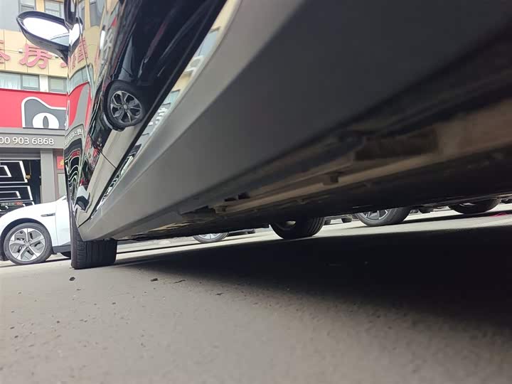 Фото 22 - Hongqi E-QM5