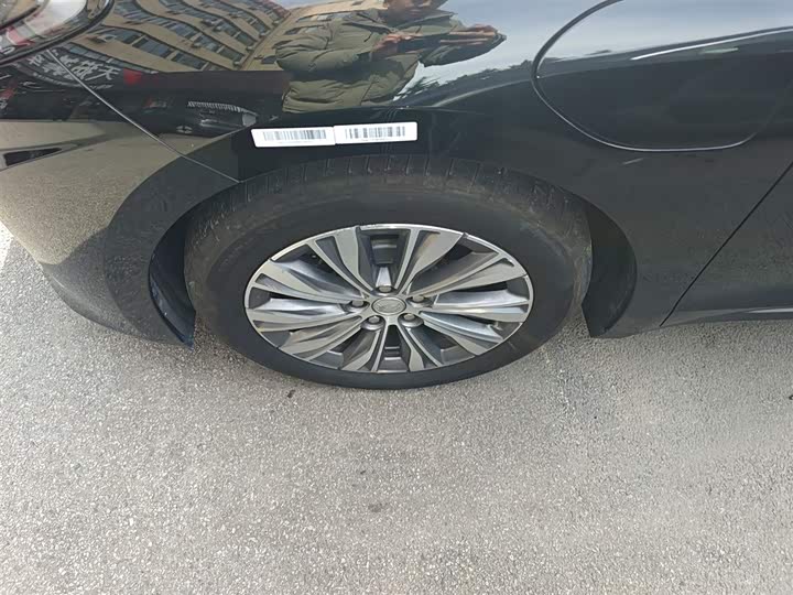 Фото 23 - Hongqi E-QM5