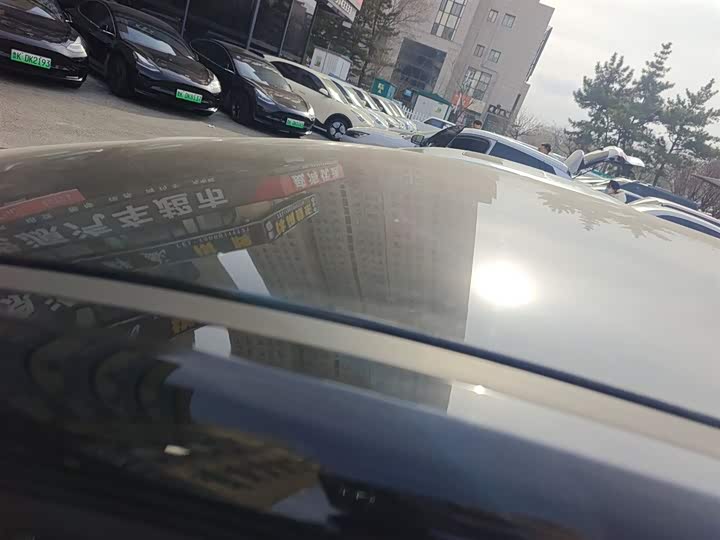 Фото 27 - Hongqi E-QM5