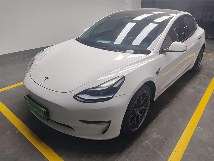Фото 1 - Tesla Model 3