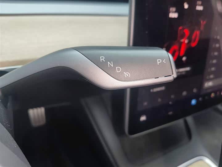 Фото 14 - Tesla Model 3