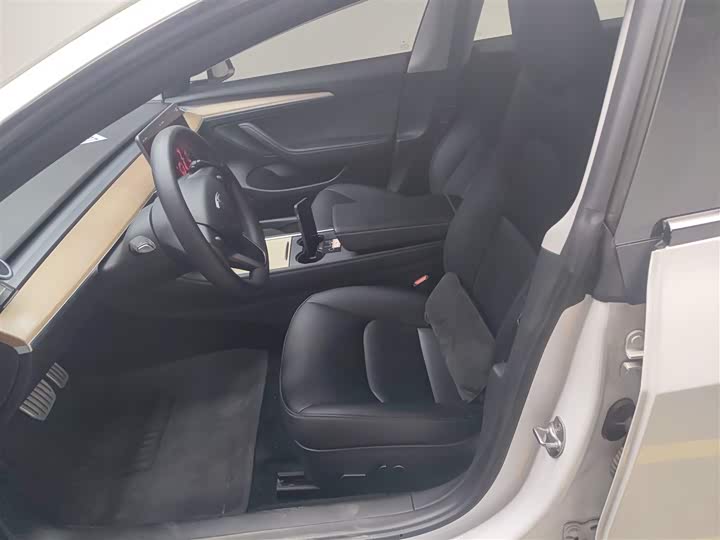 Фото 15 - Tesla Model 3