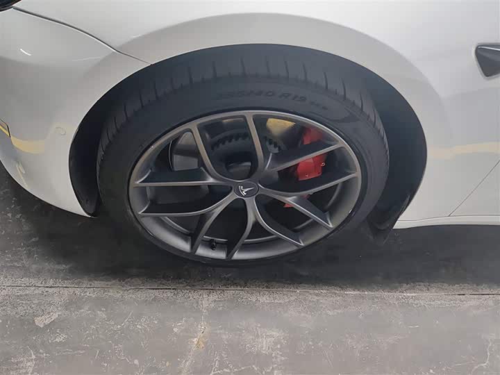 Фото 23 - Tesla Model 3