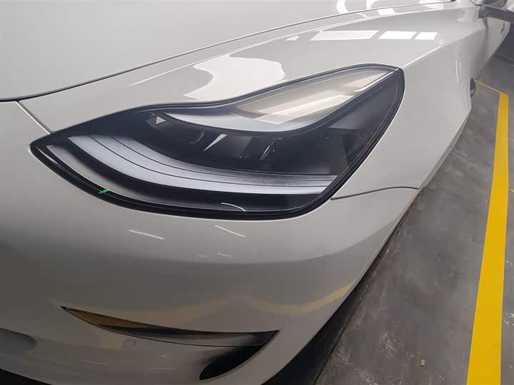 Фото 24 - Tesla Model 3