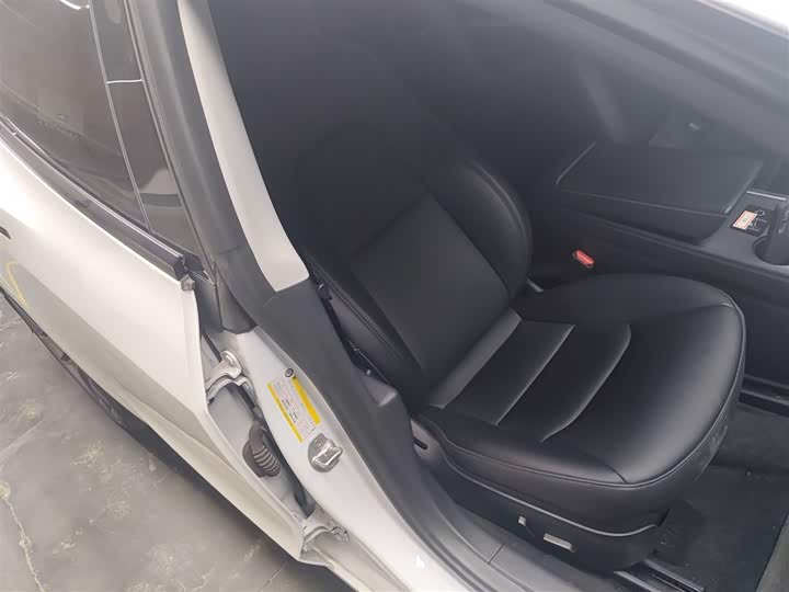 Фото 25 - Tesla Model 3