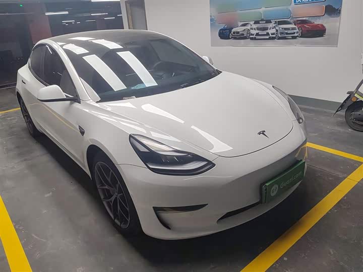 Фото 4 - Tesla Model 3