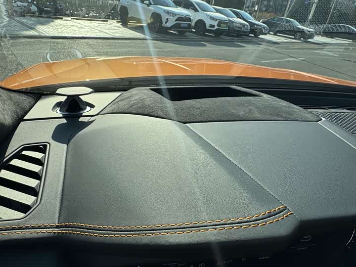 Фото 11 - Lamborghini Urus