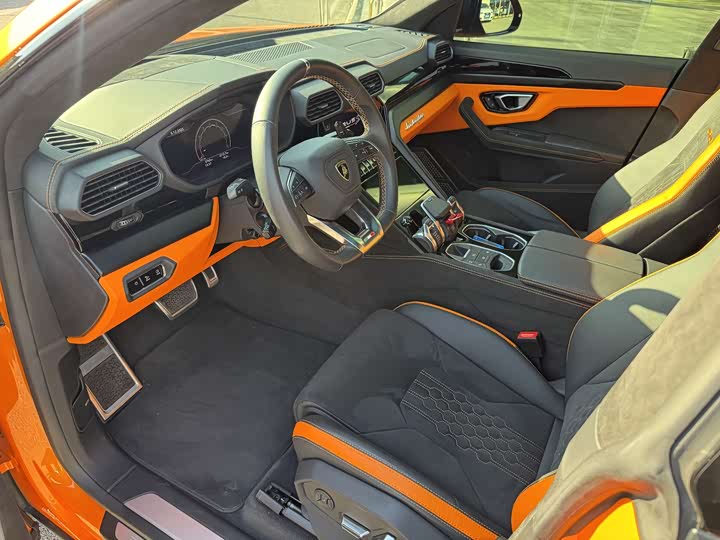 Фото 14 - Lamborghini Urus