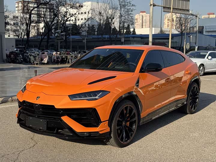 Фото 3 - Lamborghini Urus