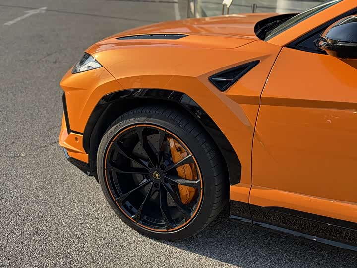 Фото 4 - Lamborghini Urus