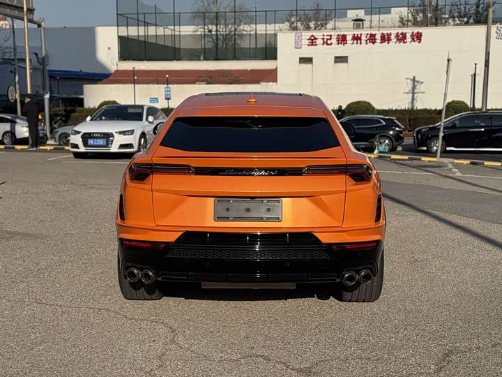 Фото 5 - Lamborghini Urus