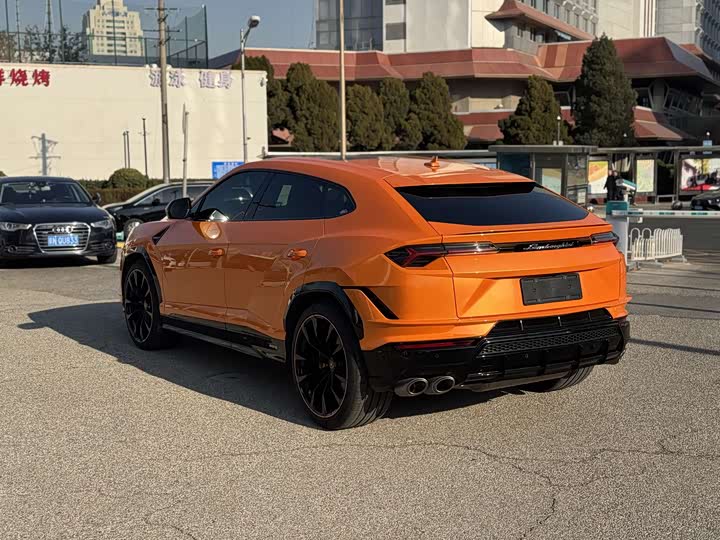 Фото 7 - Lamborghini Urus