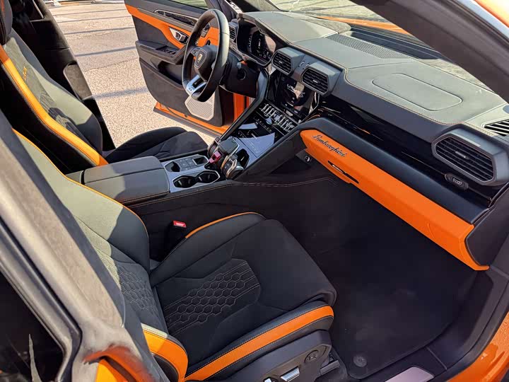 Фото 8 - Lamborghini Urus