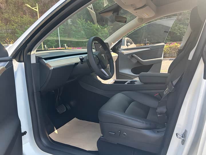 Фото 17 - Tesla Model Y