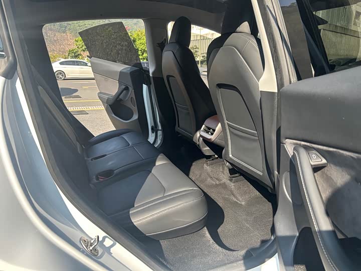 Фото 19 - Tesla Model Y