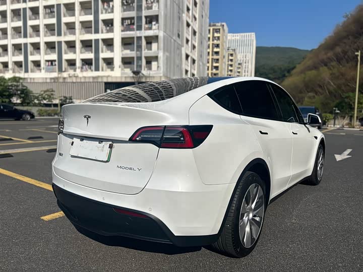 Фото 27 - Tesla Model Y