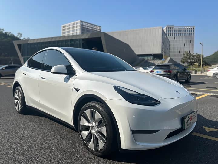 Фото 3 - Tesla Model Y