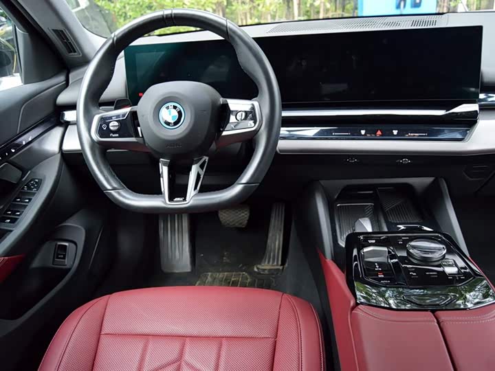 Фото 10 - BMW i5