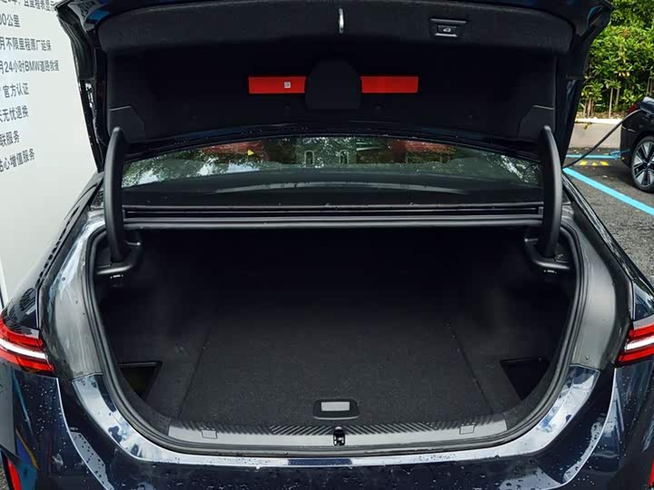 Фото 11 - BMW i5