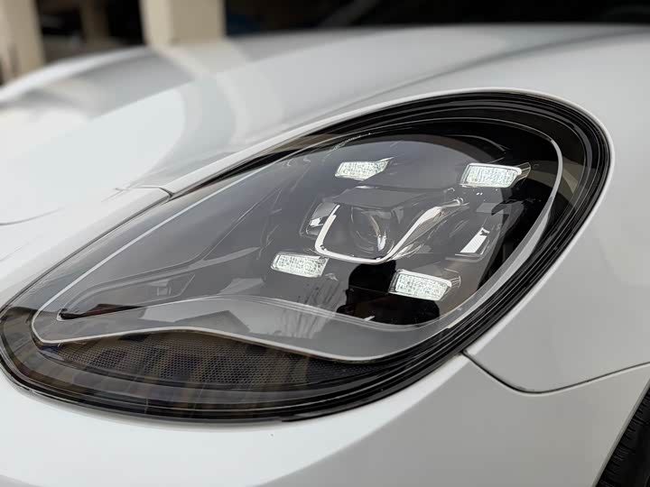 Фото 17 - Porsche Panamera