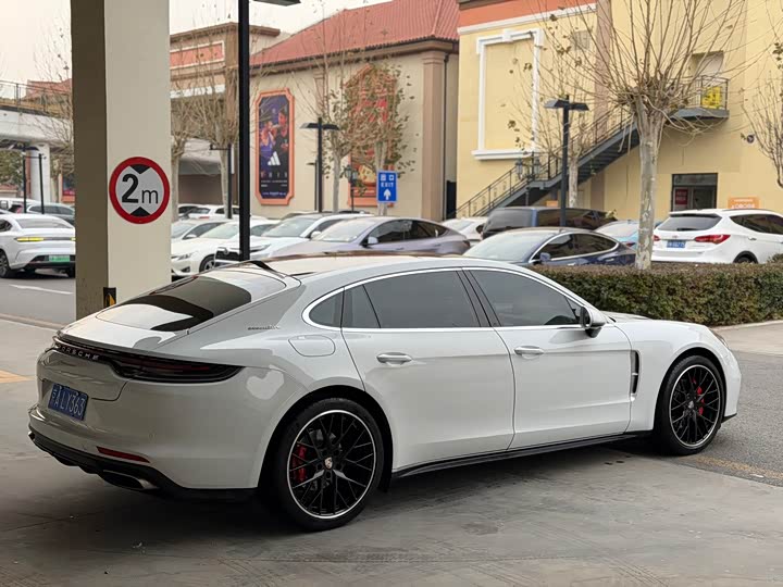 Фото 3 - Porsche Panamera