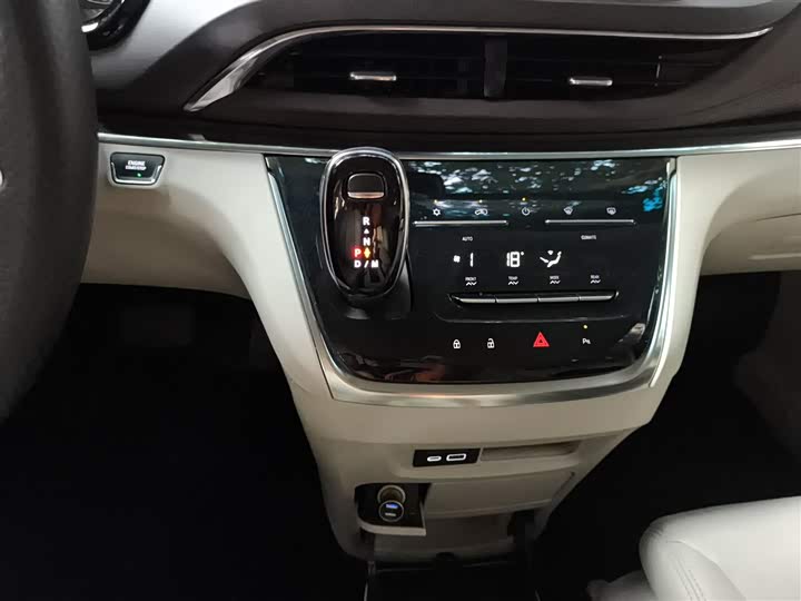 Фото 14 - Buick GL8 ES