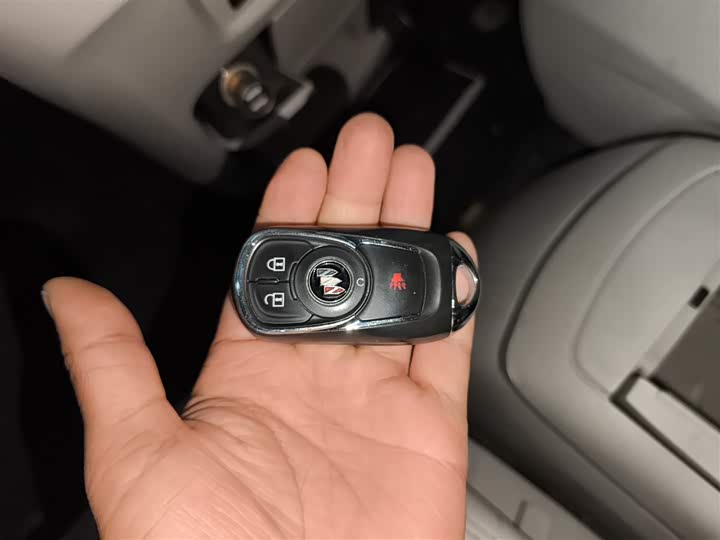 Фото 9 - Buick GL8 ES