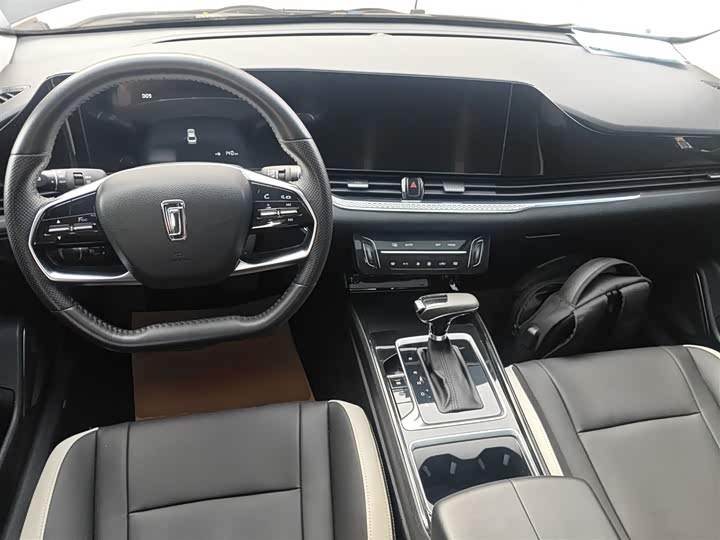 Фото 10 - Bestune B70