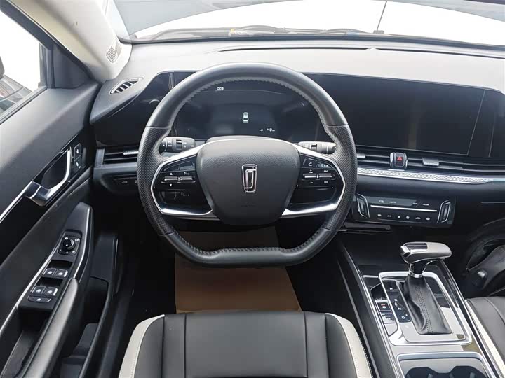 Фото 11 - Bestune B70