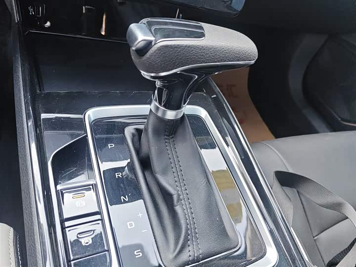 Фото 14 - Bestune B70