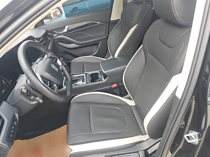 Фото 15 - Bestune B70