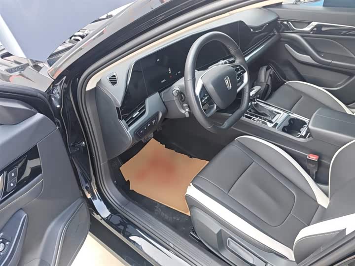 Фото 16 - Bestune B70