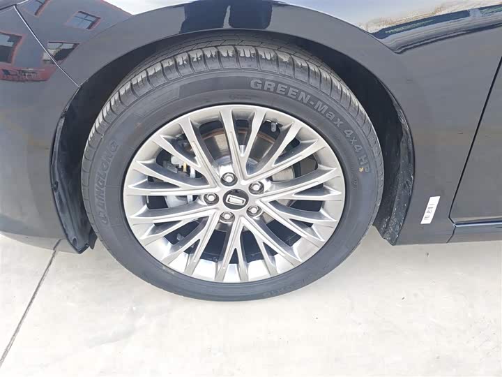 Фото 23 - Bestune B70