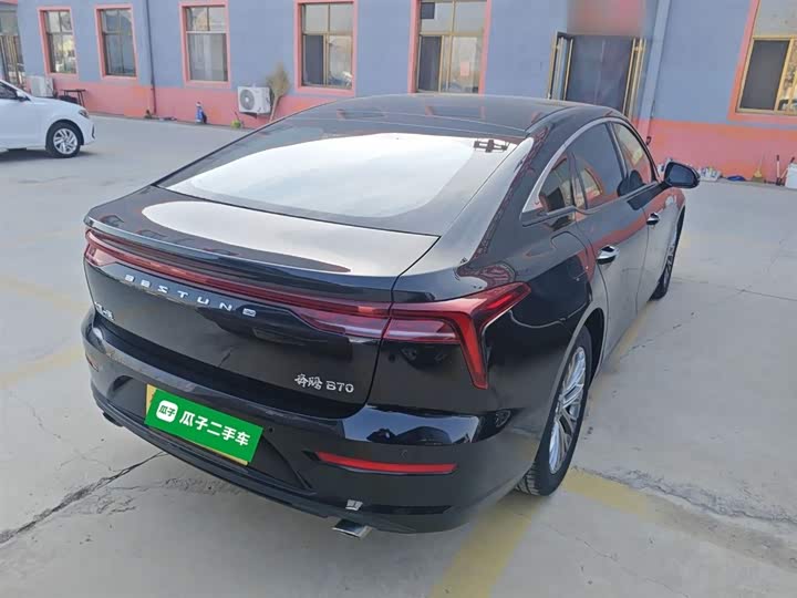 Фото 7 - Bestune B70