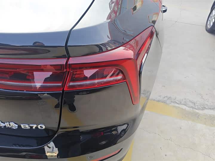 Фото 8 - Bestune B70