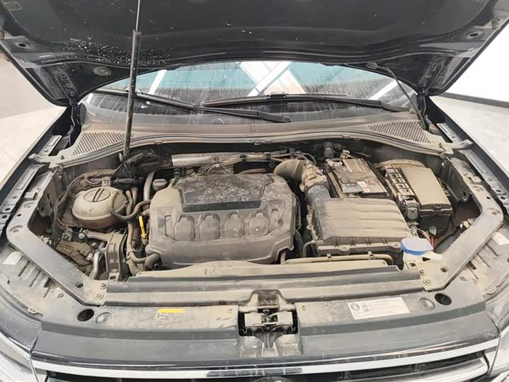 Фото 10 - Volkswagen Tiguan L Pro