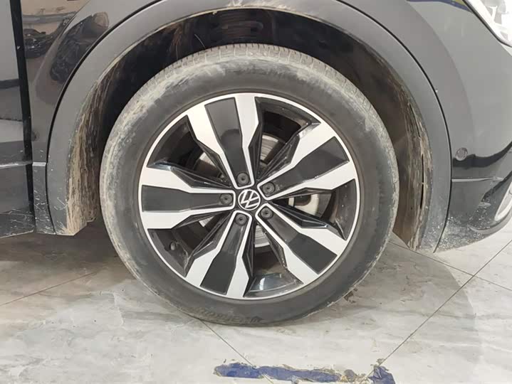 Фото 6 - Volkswagen Tiguan L Pro