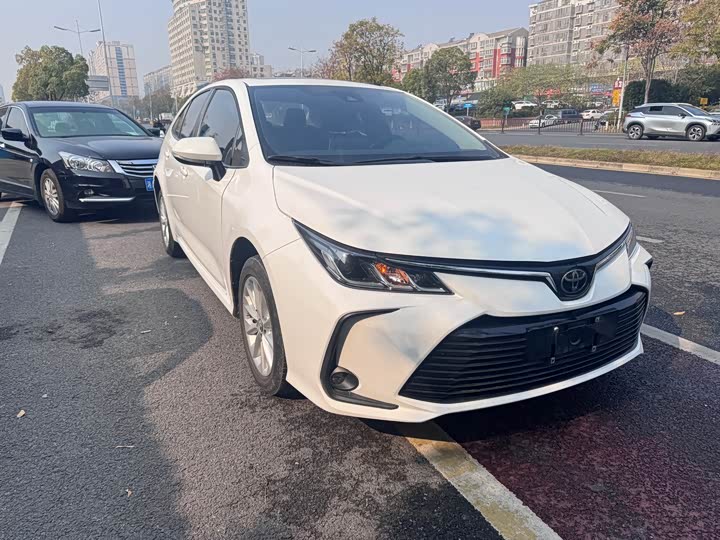 Фото 3 - Toyota Corolla