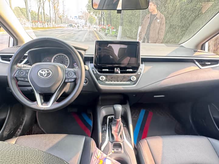 Фото 6 - Toyota Corolla