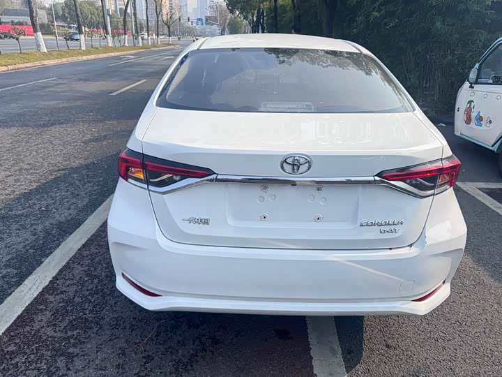 Фото 8 - Toyota Corolla