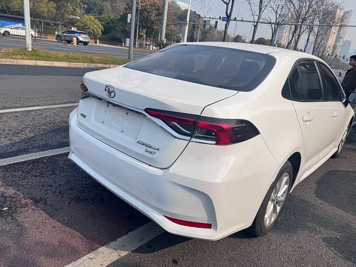 Фото 9 - Toyota Corolla