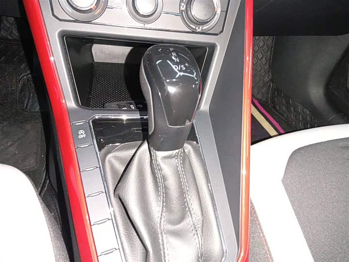 Фото 14 - Volkswagen Polo