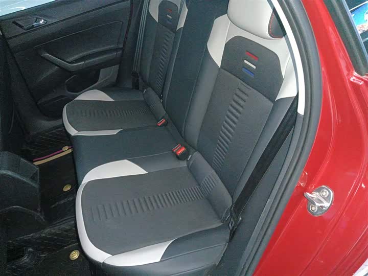 Фото 17 - Volkswagen Polo