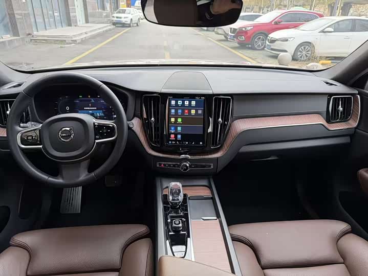 Фото 9 - Volvo XC60