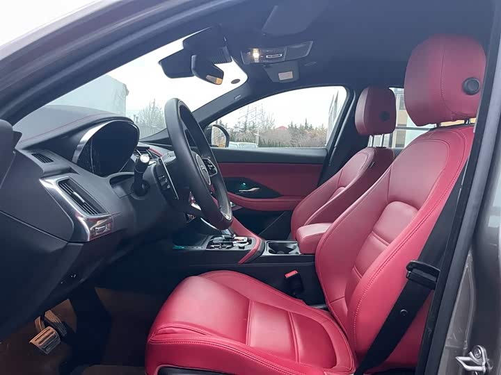 Фото 11 - Jaguar E-Pace