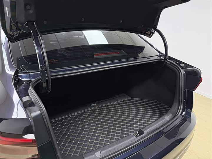 Фото 10 - Geely Emgrand