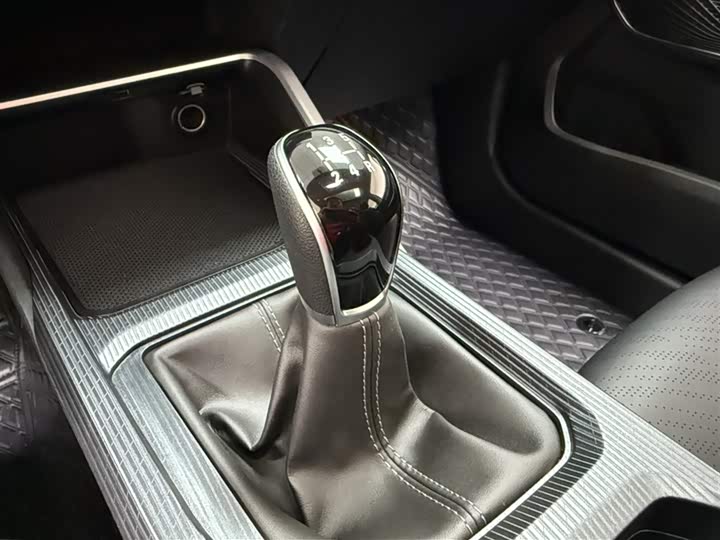 Фото 7 - Geely Emgrand