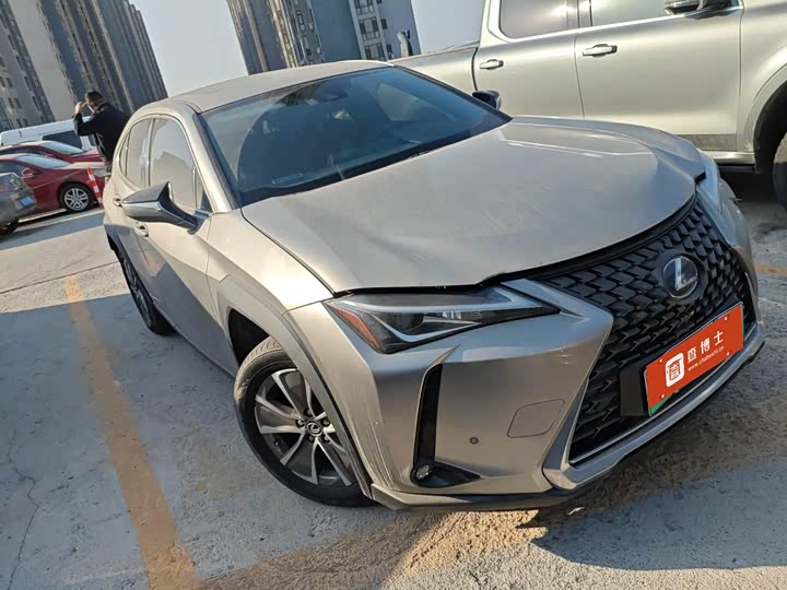 Фото 2 - Lexus UX Hybrid